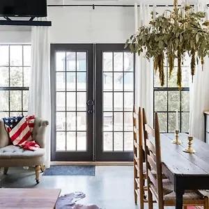 hip-cozy-cottage-with-a-fire-pit-in-cleveland-park.nashville-hotels.org/